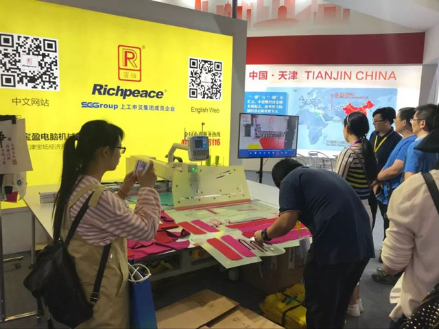 富怡全自動服裝專用縫紉機(jī)展機(jī) 富怡全自動服裝專用縫紉機(jī)展機(jī)