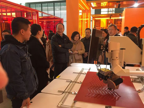 參觀全自動360縫紉機 參觀全自動360縫紉機