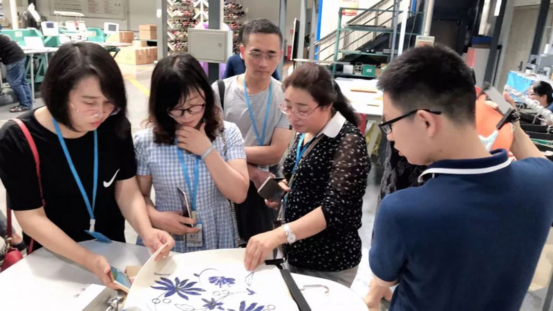 參觀研發(fā)中心 參觀研發(fā)中心.jpg