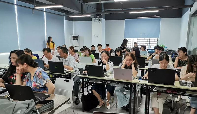 東莞富怡服裝/繡花CAD/CAM技術(shù)培訓(xùn)現(xiàn)場(chǎng) 東莞富怡服裝/繡花CAD/CAM技術(shù)培訓(xùn)現(xiàn)場(chǎng).jpg