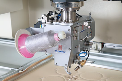 富怡全自動旋轉機頭沖繡縫一體機(輕型6沖刀＋9色繡花+旋轉縫紉)